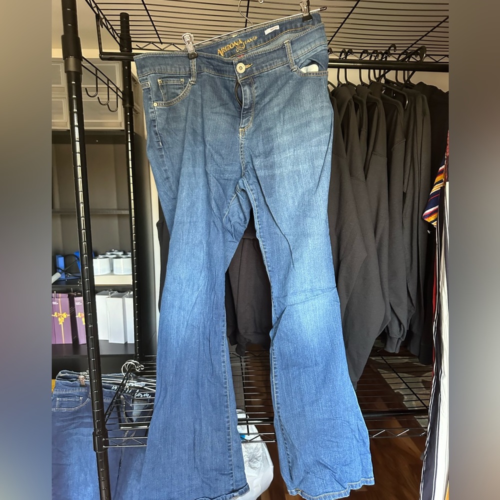 NEVER WORN Jeans